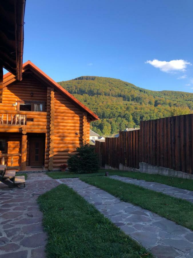 Smerekovyi Dvir Poljana Exteriör bild